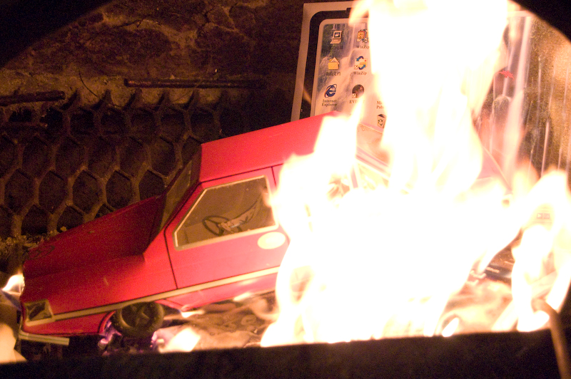 Illustration for article titled Notes: Chinese Funeral Gadgets Burning (Seriously)
